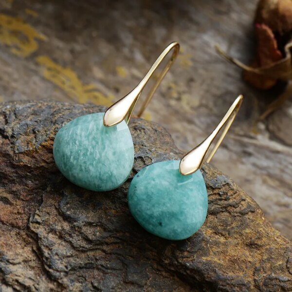 Pendientes de la clara percepción con 4 piedras naturales facetadas