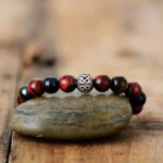 Pulsera unisex con cuentas tibetanas de piedras de ojo de tigre rojo