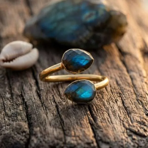 Anillo Boho de los Pensamientos Luminosos con Labradorita