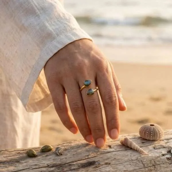 Anillo Boho de los Pensamientos Luminosos con Labradorita