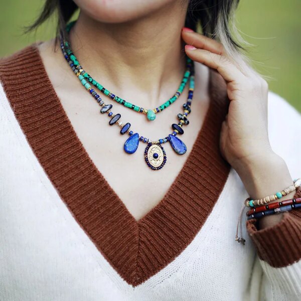 Collar étnico de mi pequeña tribu con piedras de turquesa o lapislázuli