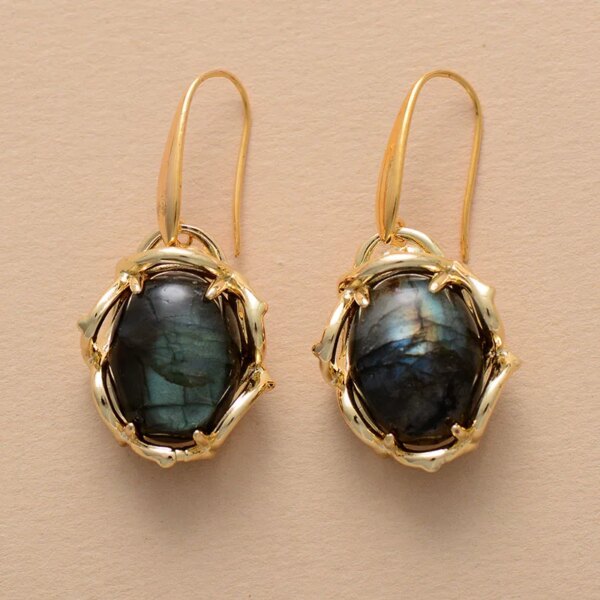 Pendientes lujosos con piedras de piedra lunar, amatista o labradorita