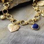 Pulsera con 4 corazones de mi aprendizaje constante con lapislázuli