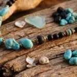 Collar bohemio para hombre con piedras naturales de turquesa en bruto