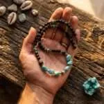 Collar bohemio para hombre con piedras naturales de turquesa en bruto