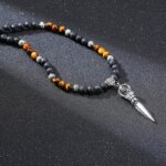 Collar para hombre con phurba de acero inoxidable y cuentas de ojo de tigre
