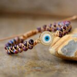 Pulsera de la protección al mal de ojo con jaspe, nácar y circonita
