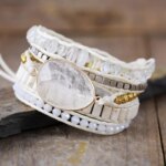 Pulsera vegana del oleaje cristalino con piedras de cuarzo cristal