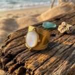Anillo de la Circulación Energética con Nácar y Acero Inoxidable Dorado