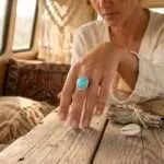 Anillo de la fuerte lealtad con turquesa estabilizada y circonita