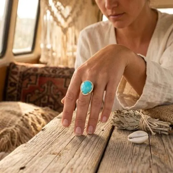 Anillo de la fuerte lealtad con turquesa estabilizada y circonita