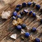 Collar del cielo estrellado con corazón de lapislázuli y piedras naturales