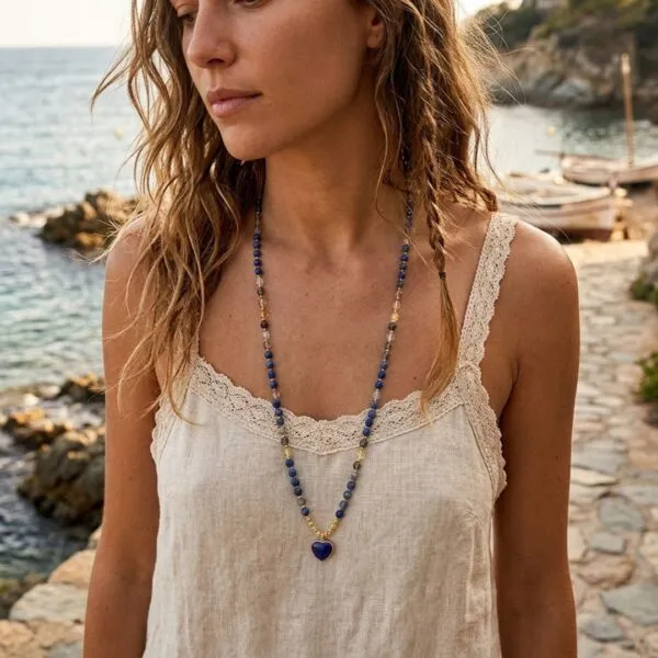 Collar del cielo estrellado con corazón de lapislázuli y piedras naturales