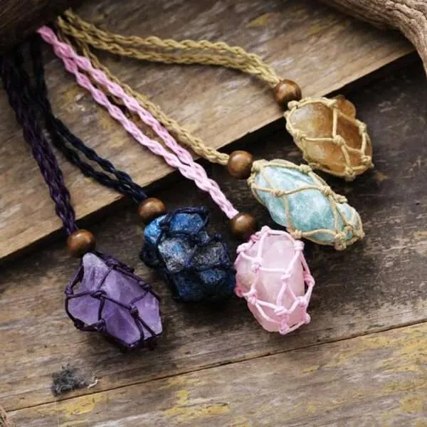 Colgante macramé con piedra protectora en bruto (5 piedras)