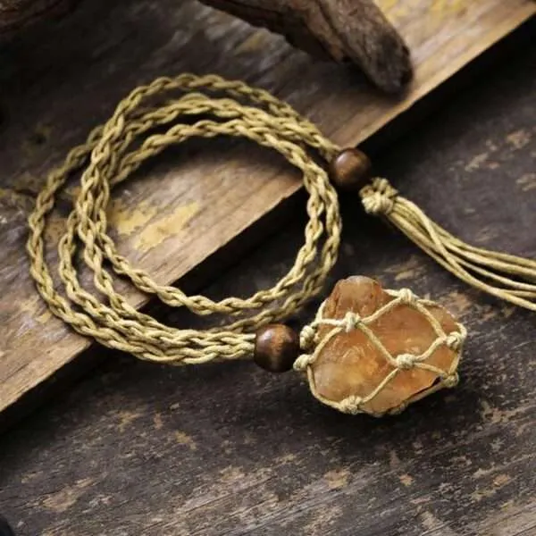 Colgante macramé con piedra protectora en bruto (5 piedras)