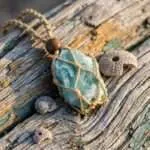 Colgante Macramé con Piedra Protectora en Bruto Extraíble (5 piedras)