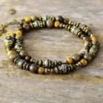 Collar boho para hombre con cuentas de madera de sándalo y ágata