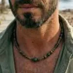Collar boho para hombre con cuentas de madera de sándalo y ágata