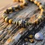 Collar boho para hombre con cuentas de madera de sándalo y ágata