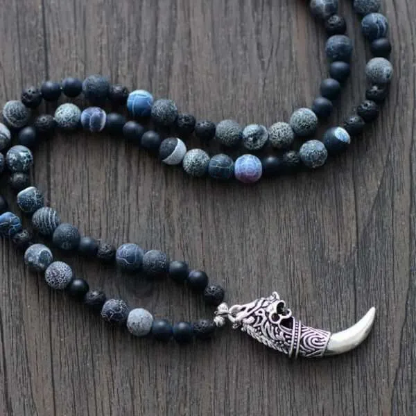 Collar para hombre colmillo de dragón con piedras de ágata y ónix mate