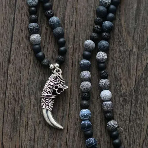 Collar para hombre colmillo de dragón con piedras de ágata y ónix mate