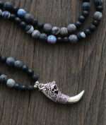 Collar para hombre colmillo de dragón con piedras de ágata y ónix mate