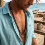 Collar para hombre colmillo de dragón con piedras de lava, ágata craquelada y ónix mate