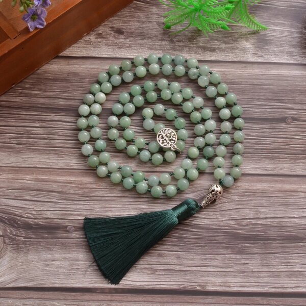Collar Japa Mala 108 cuentas con piedras de jade birmano y árbol de la vida