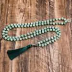 Collar Japa Mala 108 cuentas con piedras de jade birmano y árbol de la vida