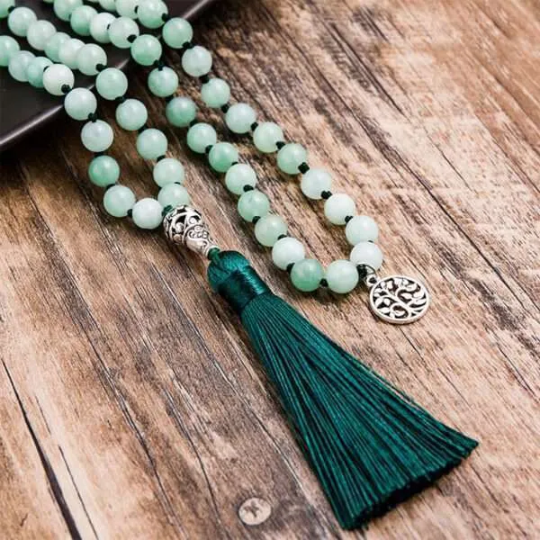 Collar Japa Mala 108 cuentas con piedras de jade birmano y árbol de la vida