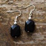Pendientes de la perspectiva mejorada con piedras de unakita o de ónix negro