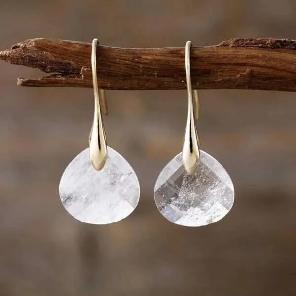 Pendientes de la clara percepción con 10 piedras naturales facetadas