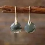 Pendientes de la clara percepción con 10 piedras naturales facetadas