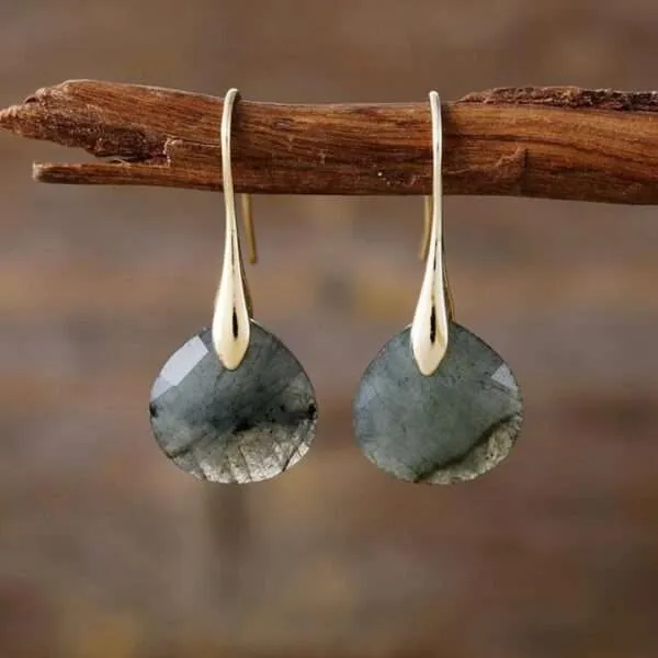 Pendientes de la clara percepción con 10 piedras naturales facetadas