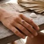 Anillo boho ajustable de las 4 gemas de la reconexión interior