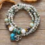 Collar símbolo 'OM' de la precognición con corazón de jaspe y ágata árbol