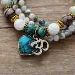 Collar símbolo 'OM' de la precognición con corazón de jaspe y ágata árbol