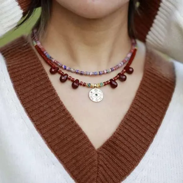 Gargantilla ojo de Horus con piedras naturales de jaspe rojo