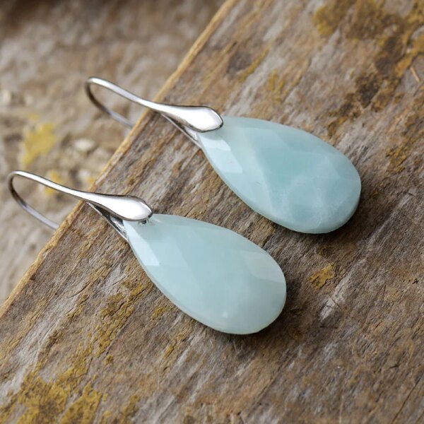 Pendientes boho en forma de lágrima con piedras naturales facetadas