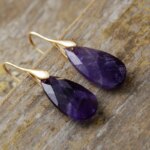 Pendientes boho en forma de lágrima con piedras naturales facetadas