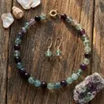 Conjunto espiritual de collar y pendientes con cuentas de piedras naturales