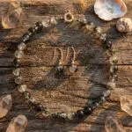 Conjunto espiritual de collar y pendientes con cuentas de piedras naturales