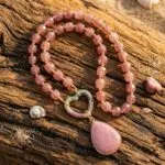 Collar de la energía protectora con piedras ojo de tigre, ónix o cuarzo fresa