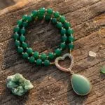 Collar de la energía protectora con piedras ojo de tigre, ónix o cuarzo fresa