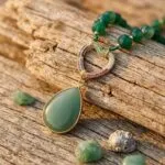 Collar de la energía protectora con piedras ojo de tigre, ónix o cuarzo fresa
