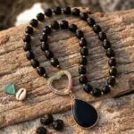 Collar de la energía protectora con piedras ojo de tigre, ónix o cuarzo fresa
