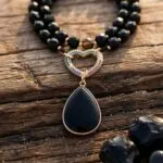 Collar de la energía protectora con piedras ojo de tigre, ónix o cuarzo fresa