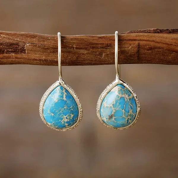 Pendientes bohemios de la elegancia natural con piedras naturales
