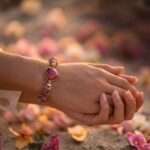 Pulsera de armonía emocional con rodonita, corazón de jade y dije OM