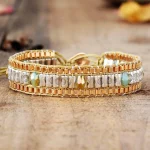 Pulsera tibetana con cuentas místicas y cierre en forma de corazón